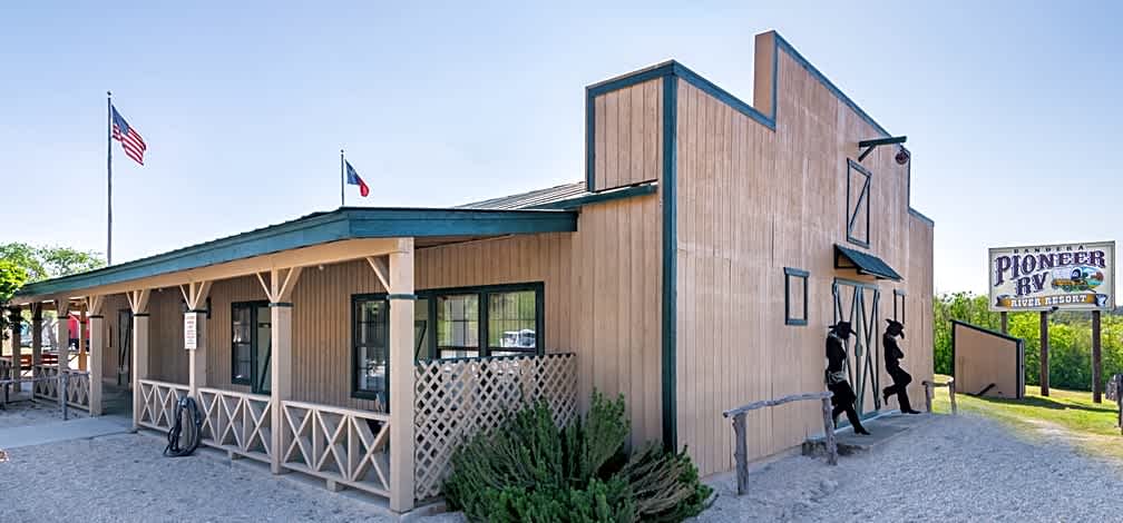 Pioneer River Resort