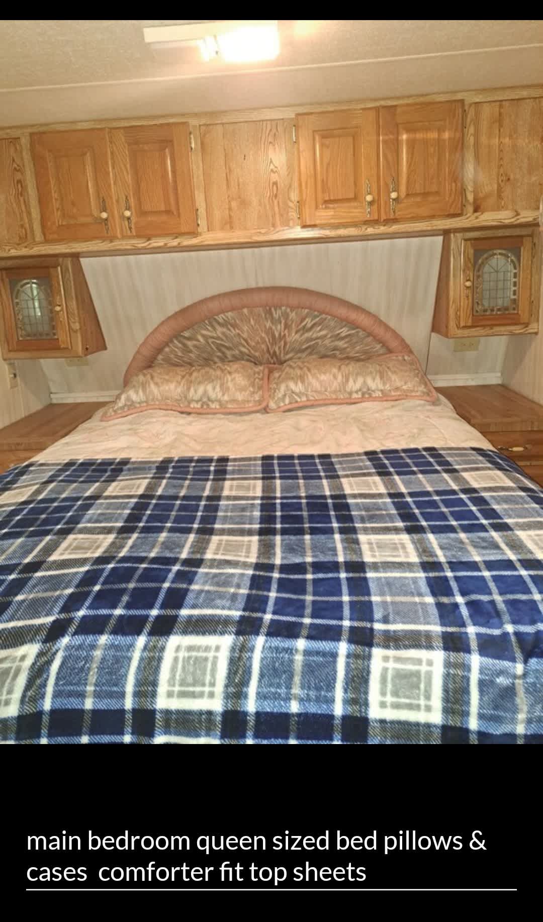 Large queen size bed in the master bed room