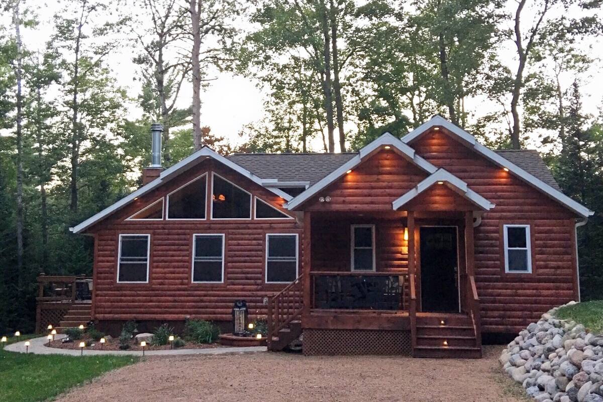 Cozy Cabin Secluded in the Woods