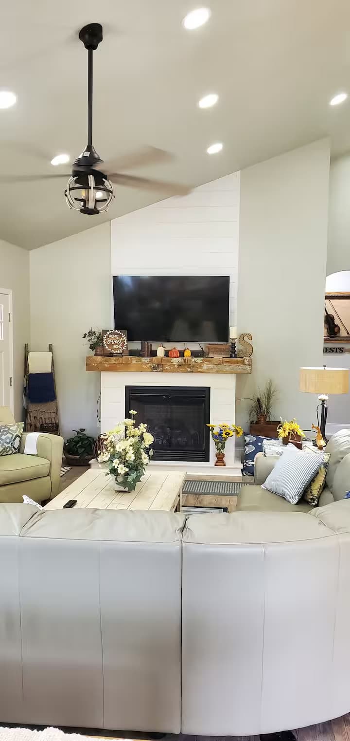 Updated Farmhouse In Private Setting!