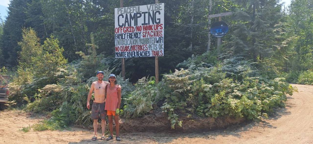 Look for this sign, this is the ENTRANCE OFF THE ROAD.