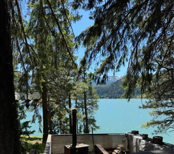 The Cove Lakeside Retreat