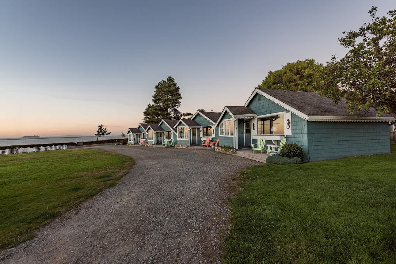 Juan de Fuca Waterfront Hotel & Cottages