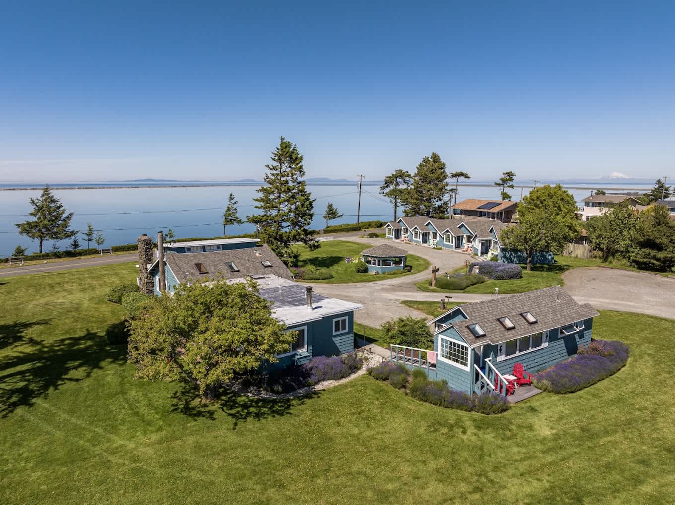 Juan de Fuca Waterfront Hotel & Cottages