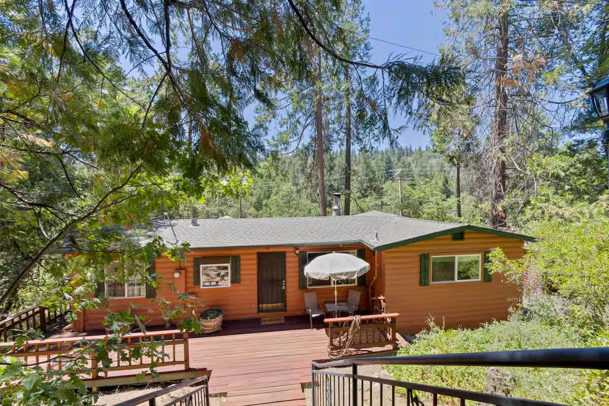 Little Red Cabin in Twain Harte, King Bed