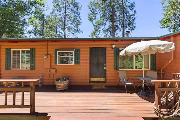 Little Red Cabin in Twain Harte, King Bed