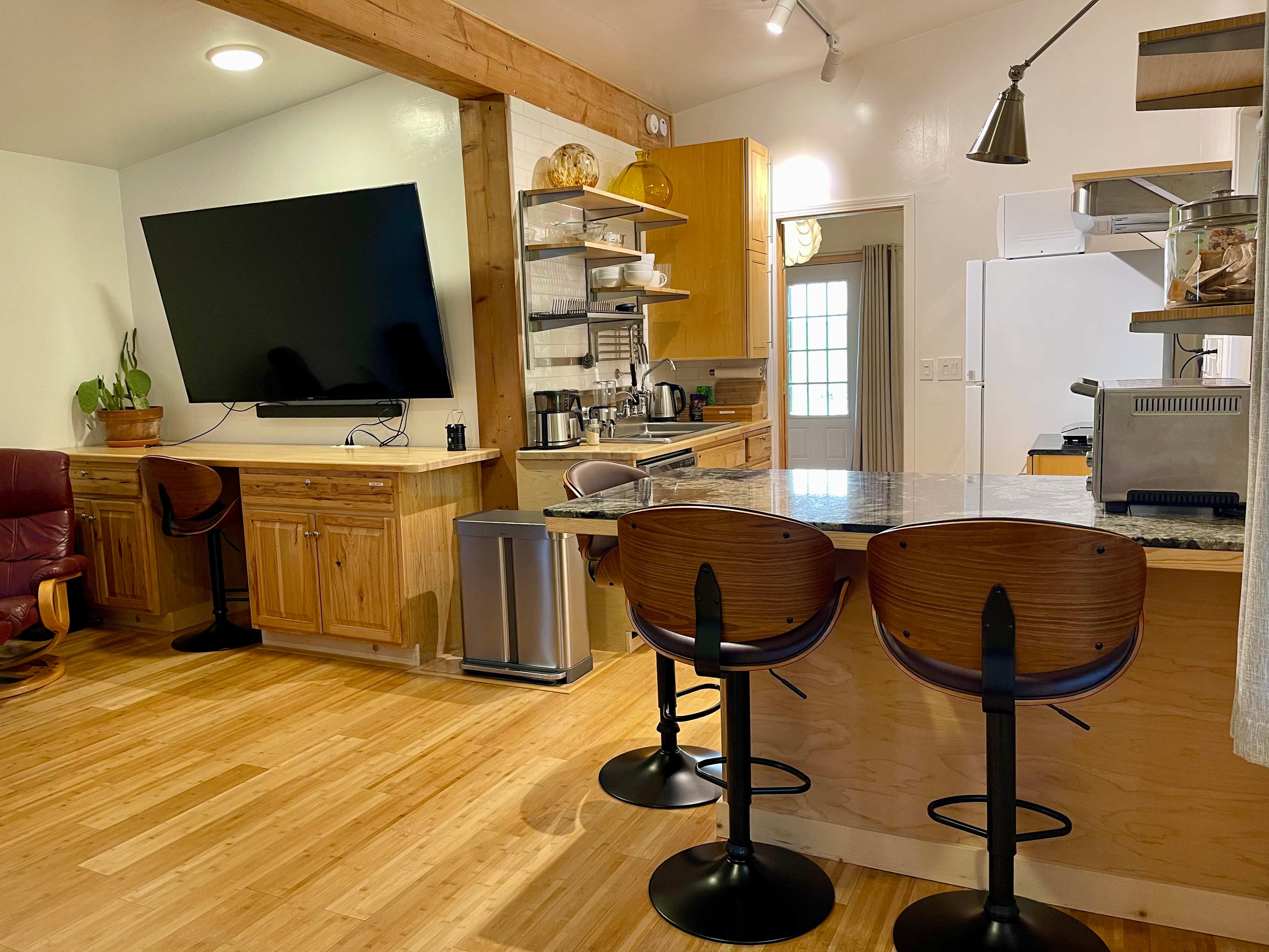 Comfy Studio Near Trails & Beaches