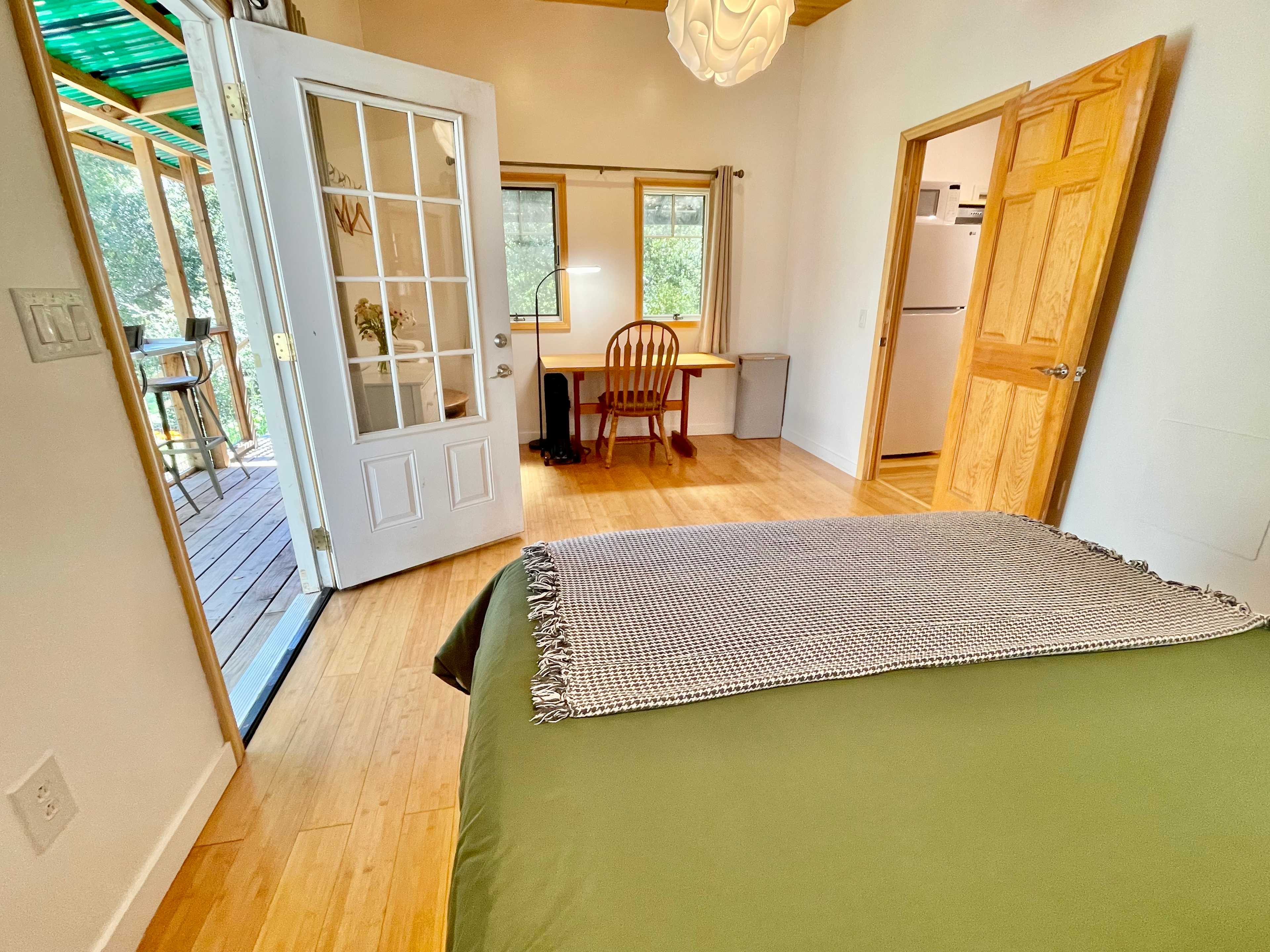 Comfy Studio Near Trails & Beaches