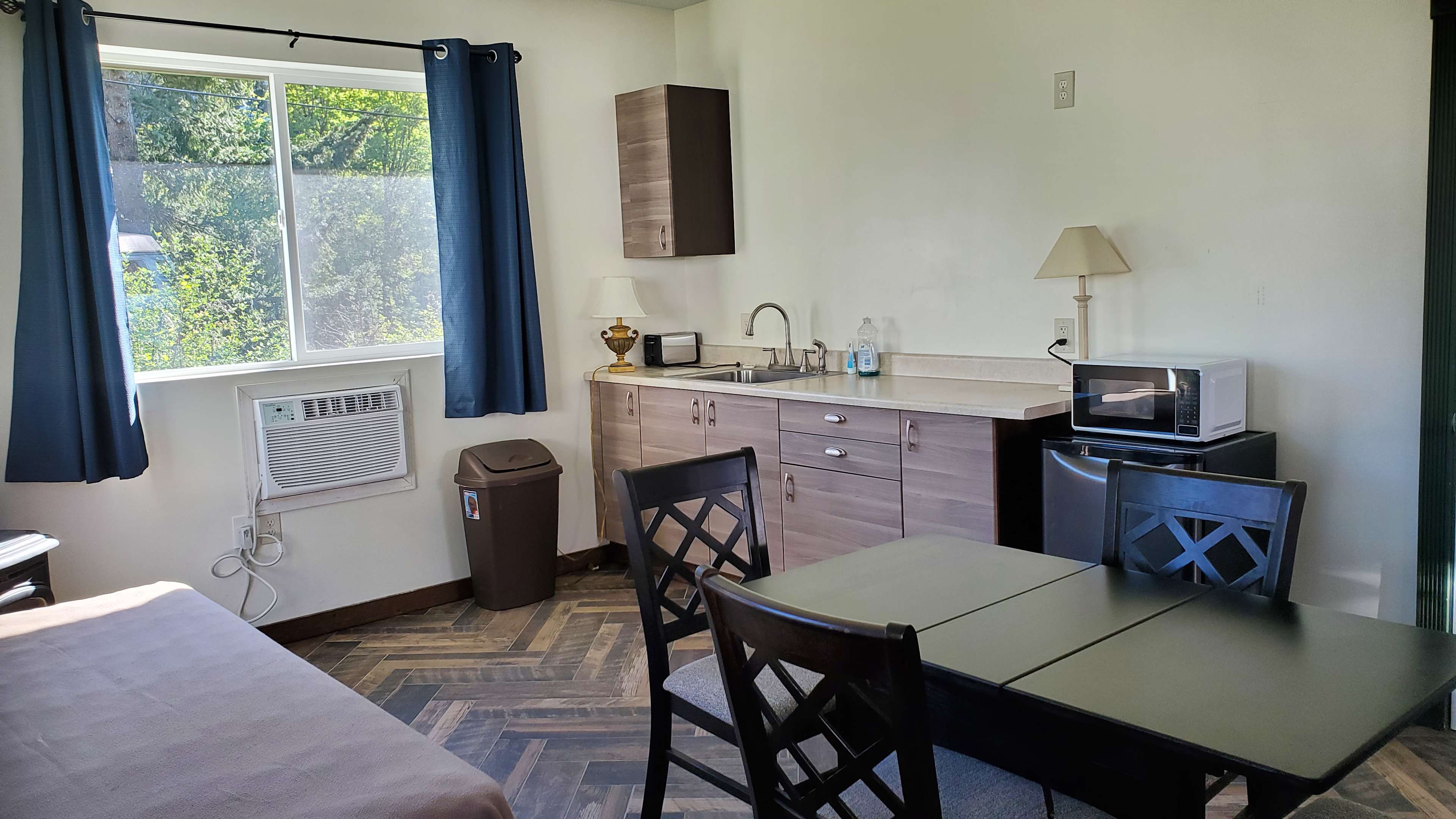 Dog and Wind Mountain RV Park