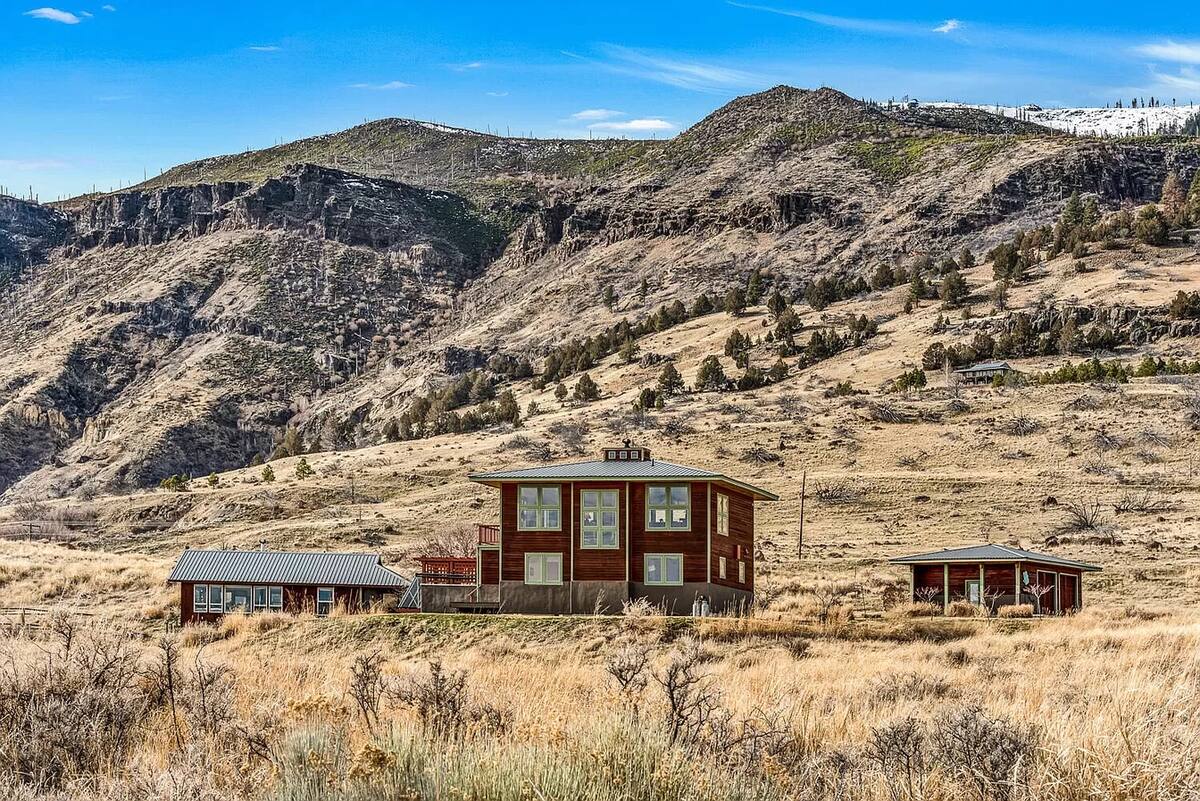 Summer Lake Lookout Oregon Outback