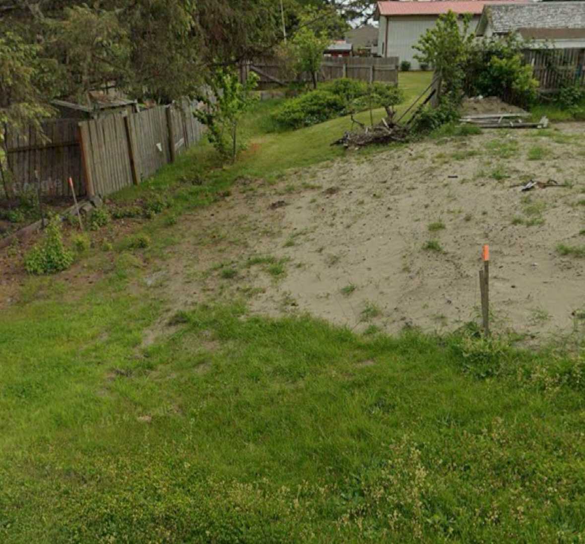 Site behind the house. Please do not block the driveway. It is grass now!! 