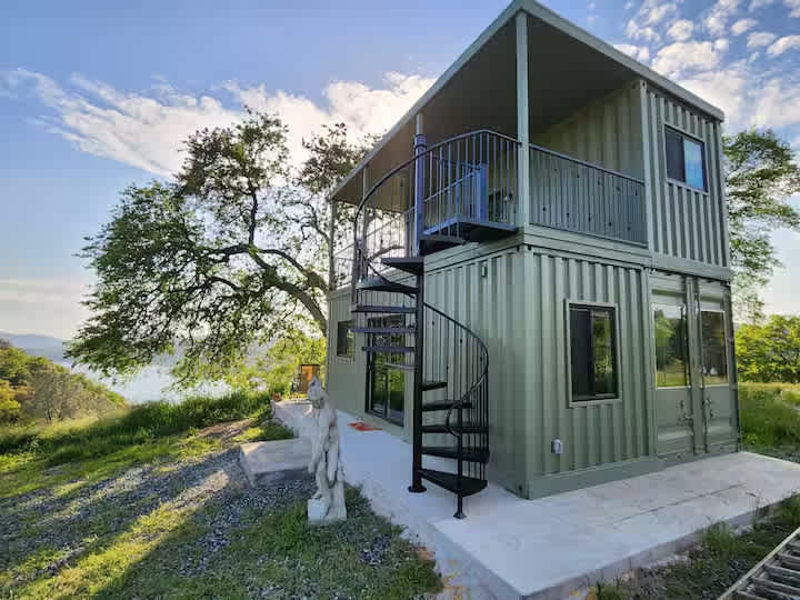 Adorable Tiny Home On Vineyard