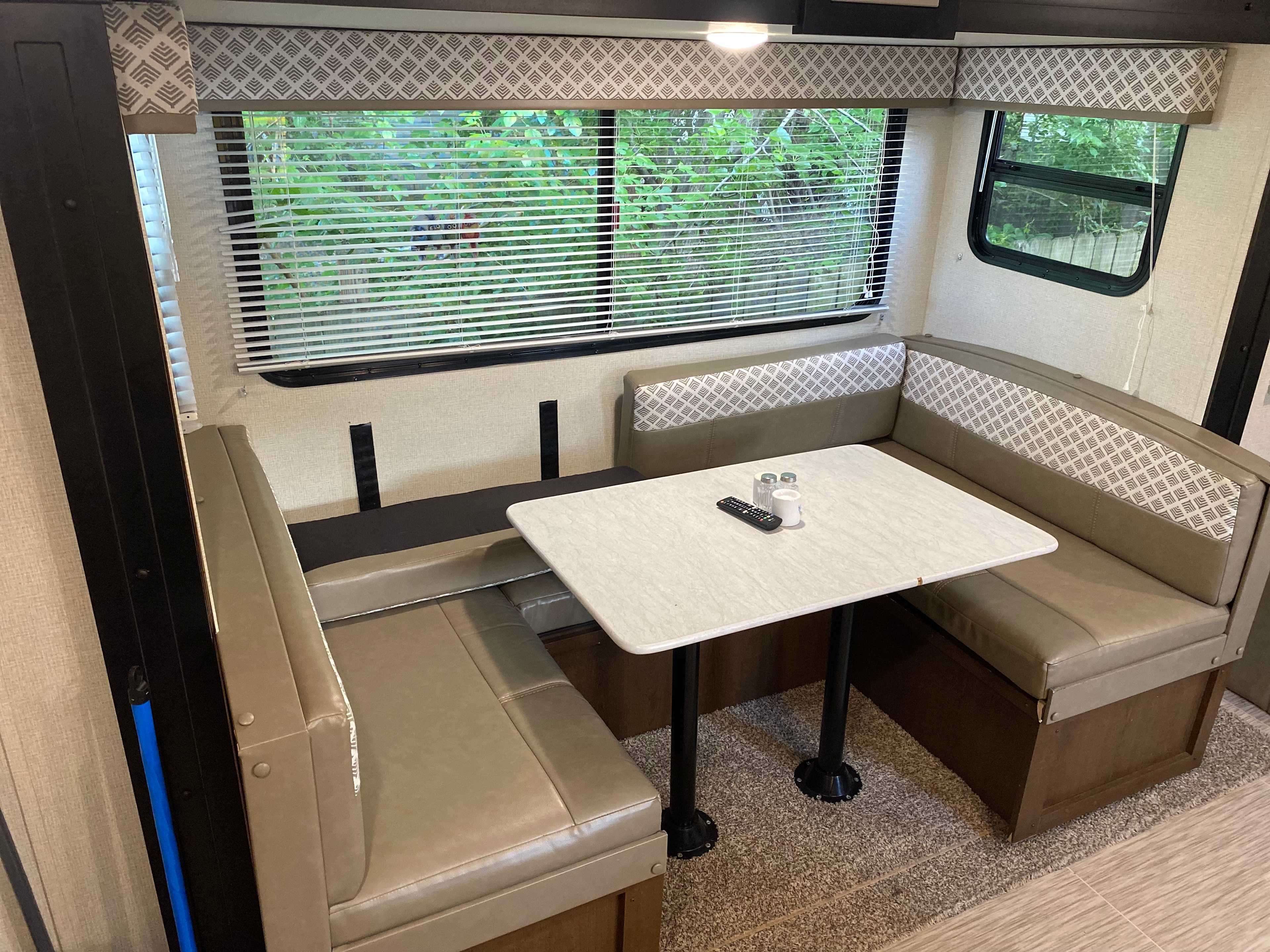 Mayfaircana Avenger RV