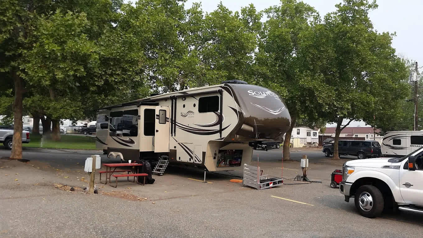 Desert Gold Motel & RV Park