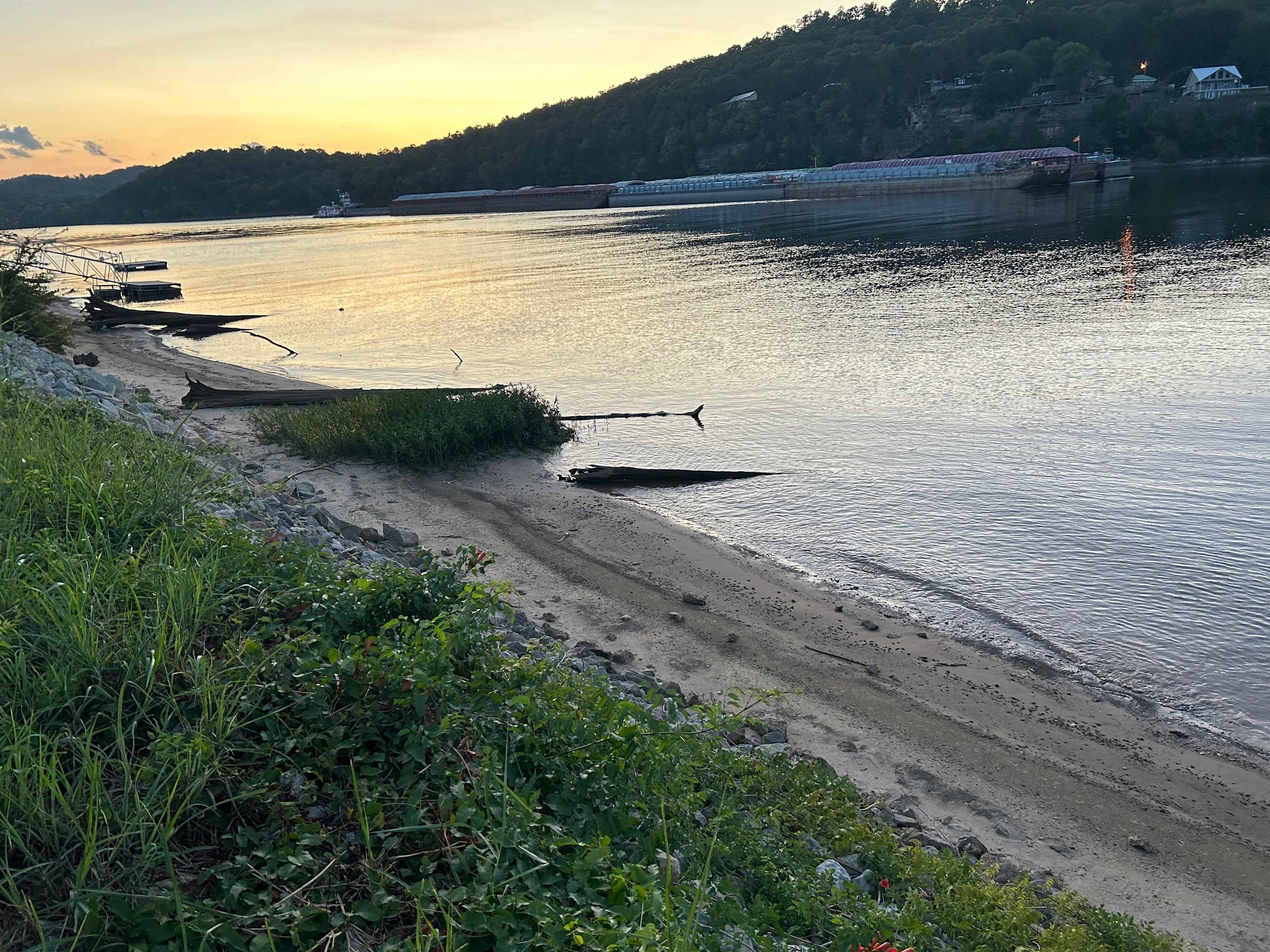 WOLRV@TN River