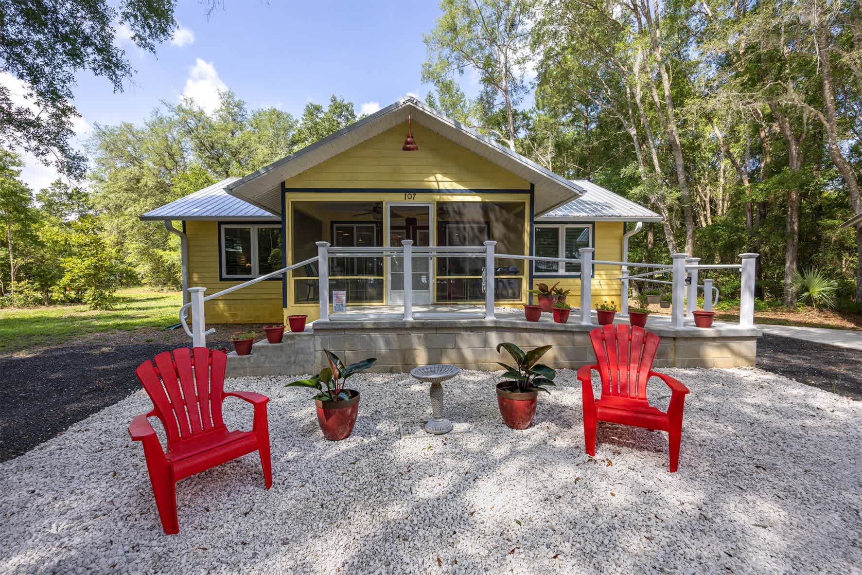 Sandy Toes Bungalow At The Lake
