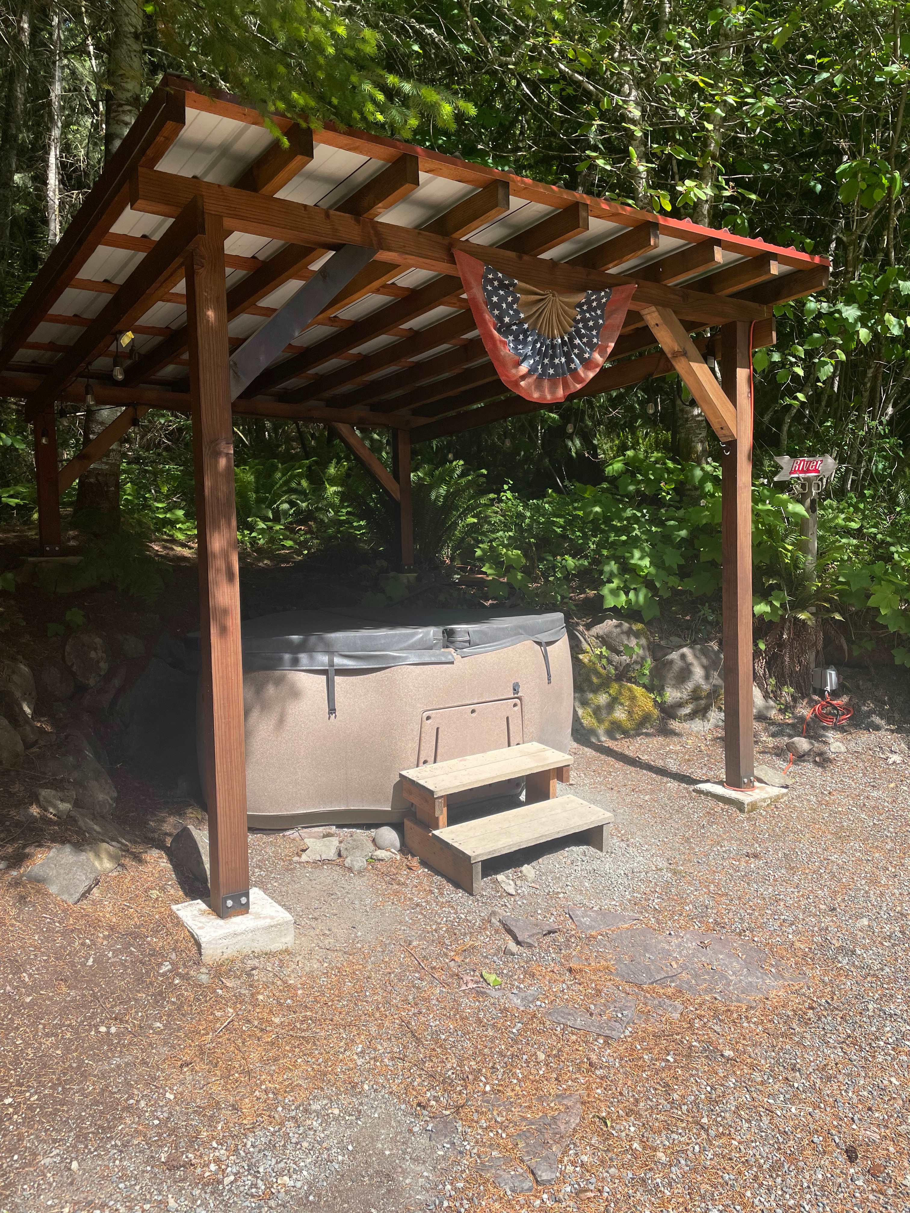 Tatoosh Tipi- BathHouse, Hot Tub