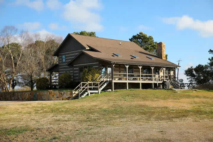 Wonderful Log Home on Lake Mattamuskeet