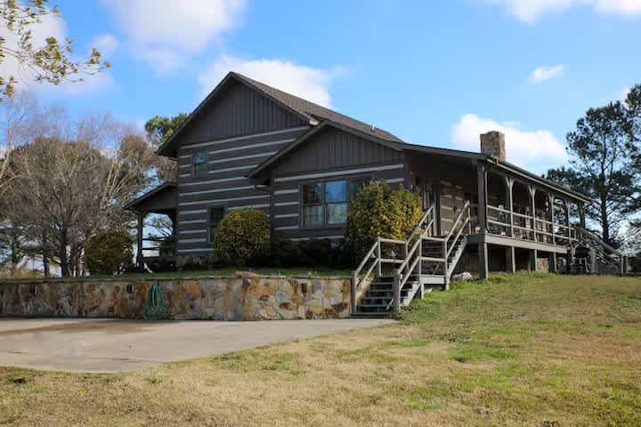 Wonderful Log Home on Lake Mattamuskeet
