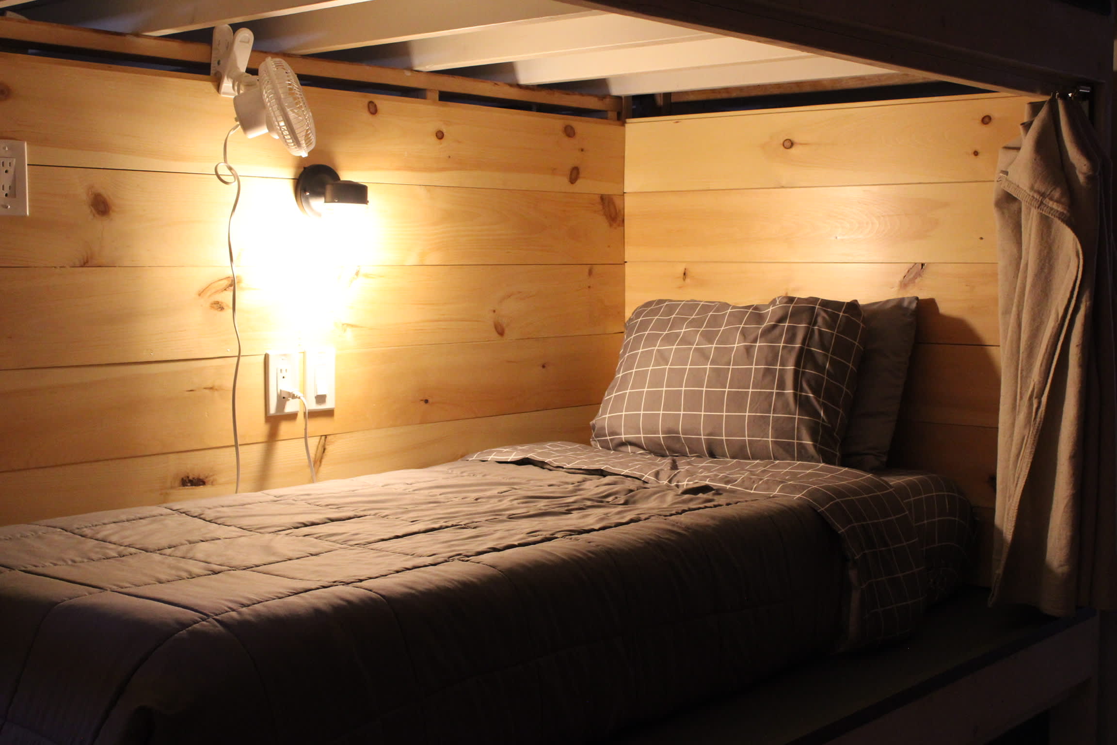 The Maine Roadhouse Hostel & Lodge