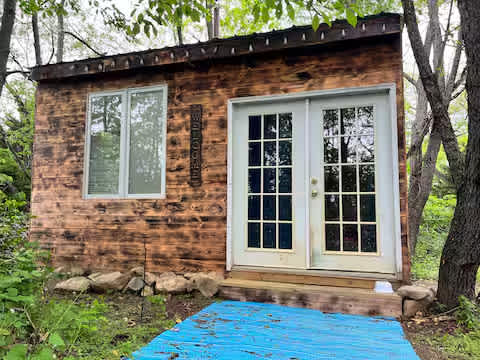 Cosey Cabin