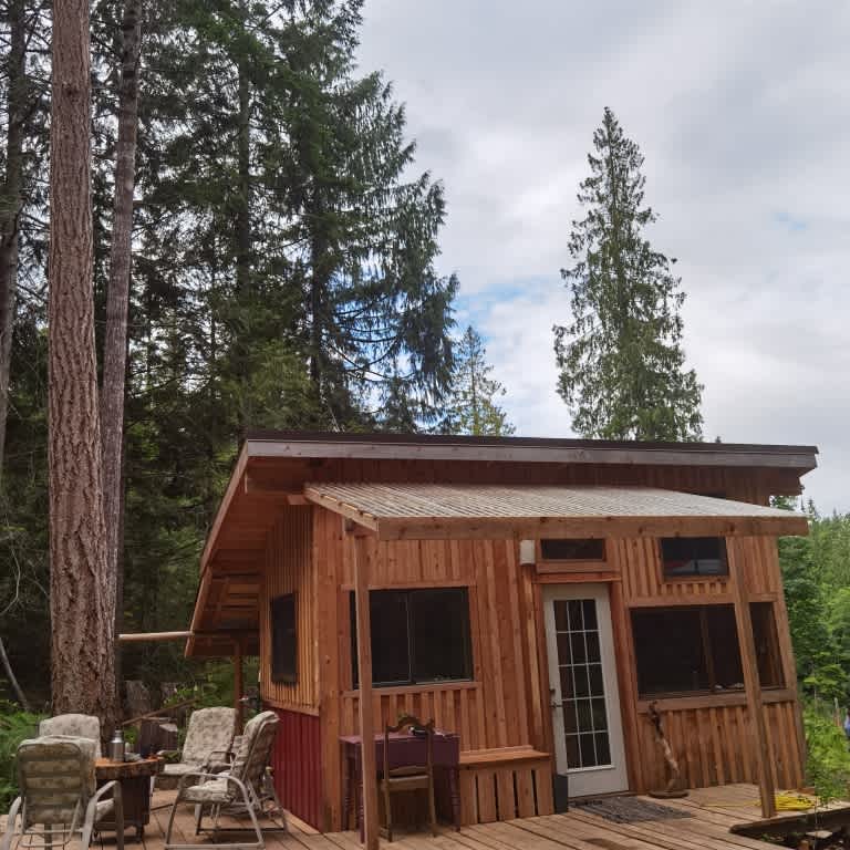 Read Island Cozy Off Grid Retreats