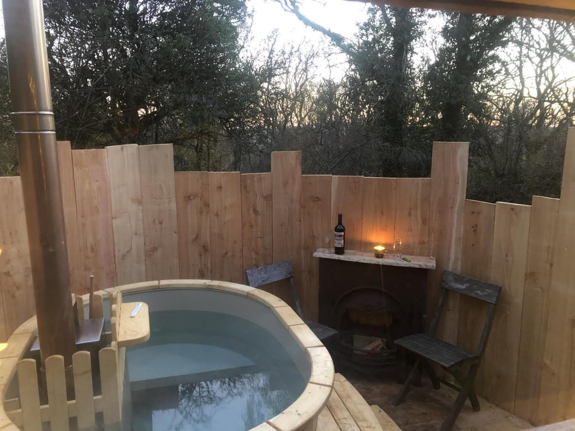 Camping Cabin, wood fired hottub.