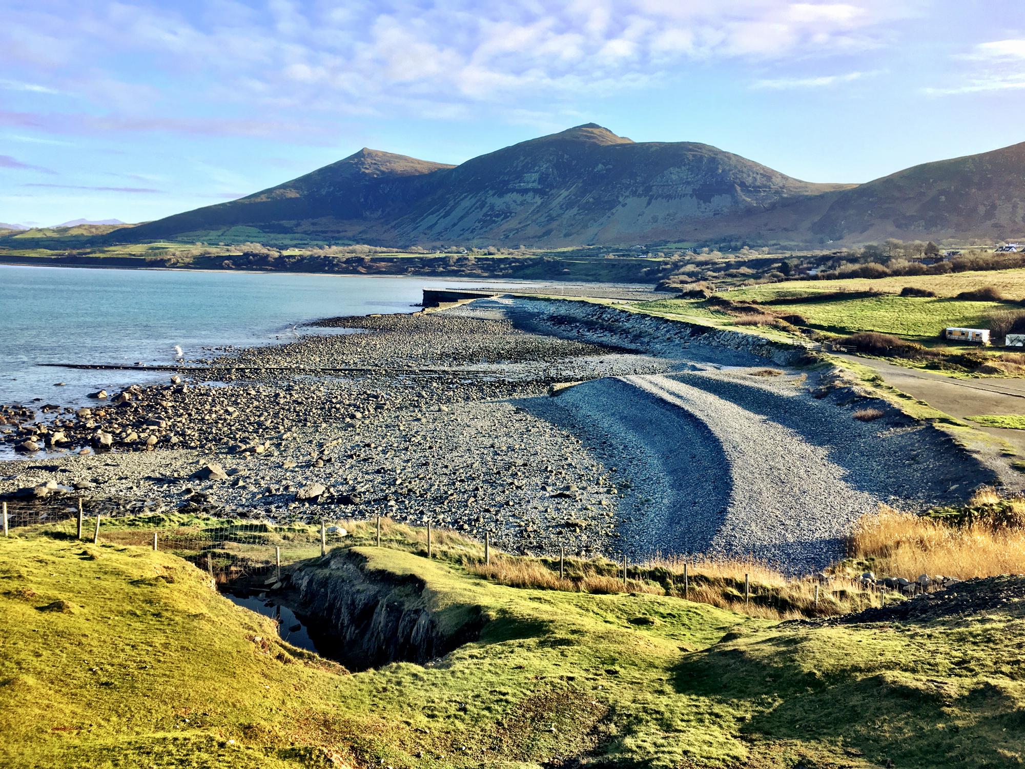 A track leads to the campsite’s own quiet shingle beach