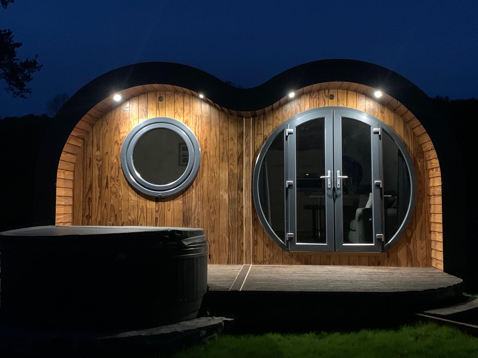 Wye - Luxury timber pod with hot tub