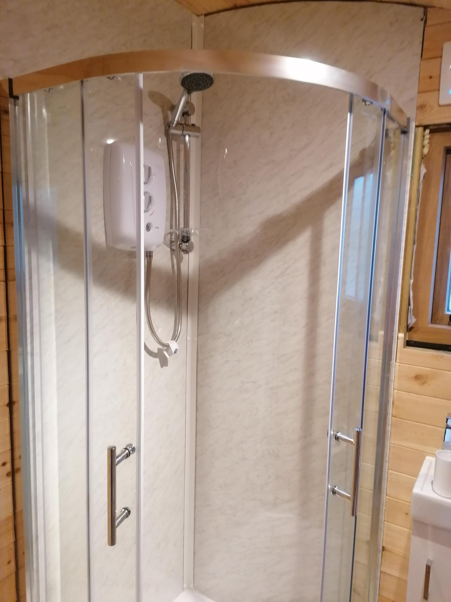 Ceriniog: Luxury Cabin with hot tub