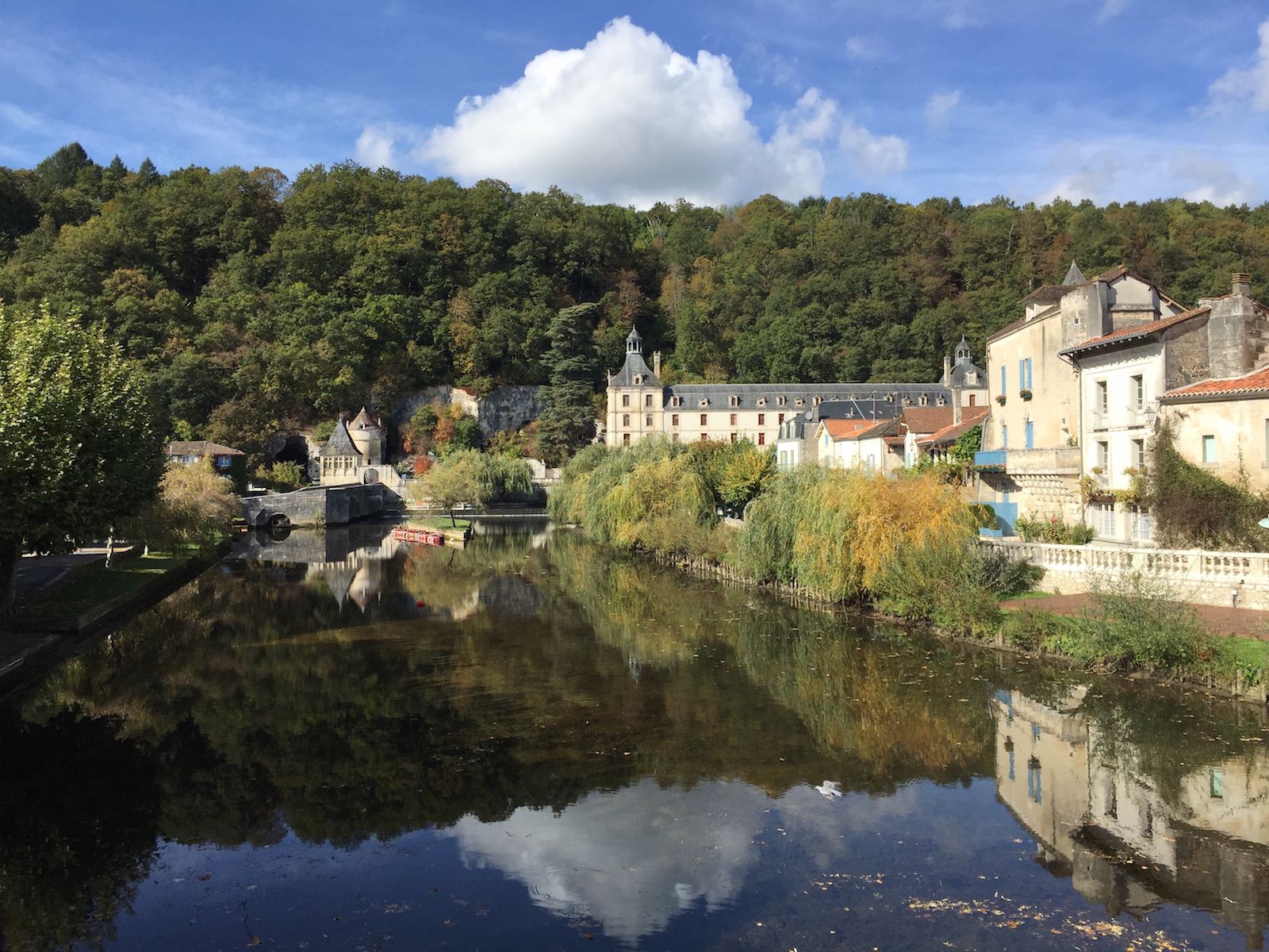Beautiful bell tent glamping on the banks of the River Dronne.