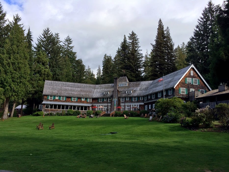 Lake Quinault Lodge is just a short hike away from the campground via the Quinault Lakeshore Trail.