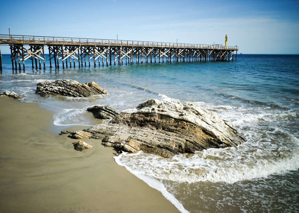 Look at the pier from the side