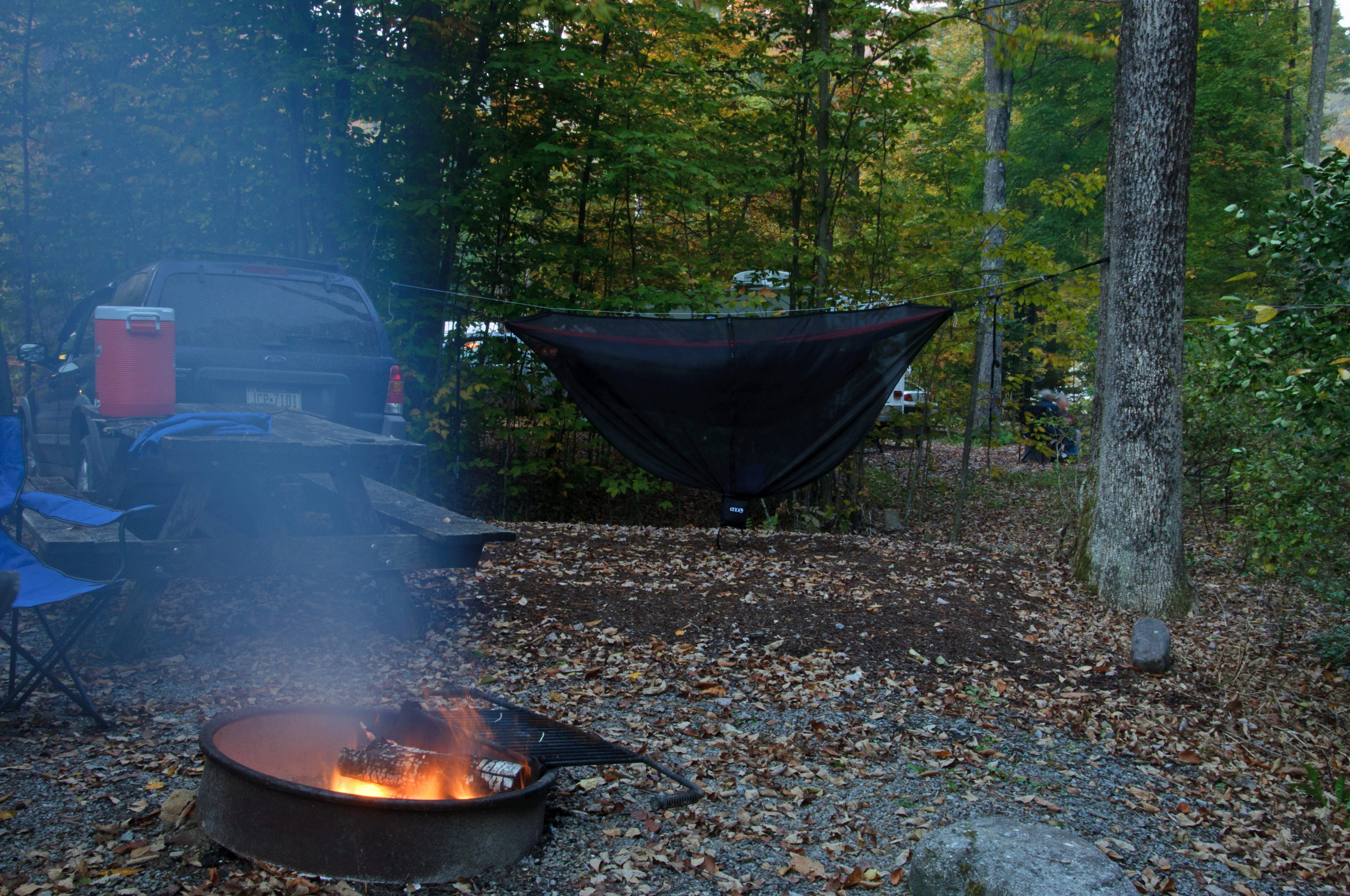 Hammock Camping at Worlds End, I had to improvise and using my car as the second anchor.