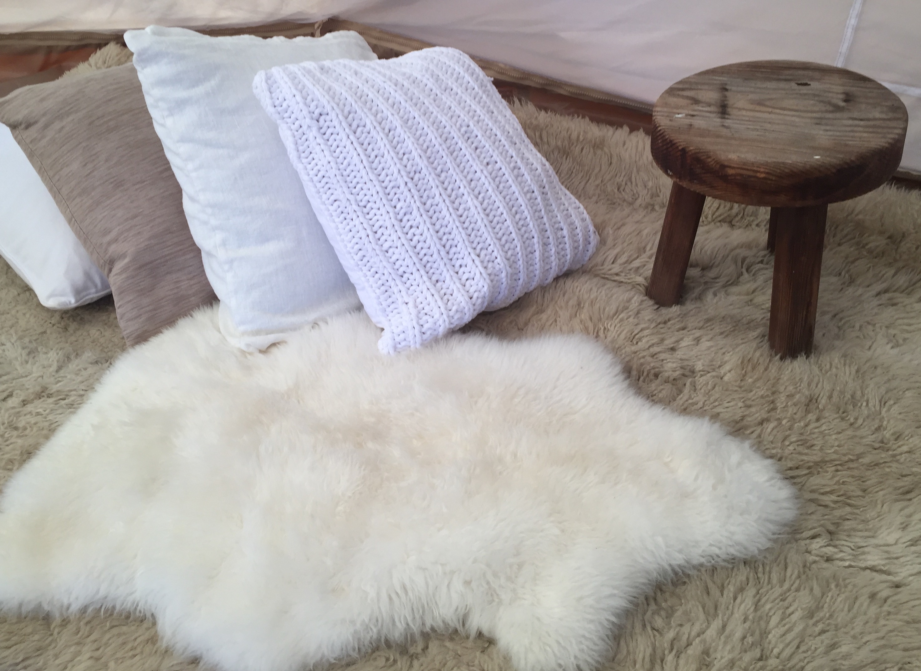 Lounge & snuggle section.