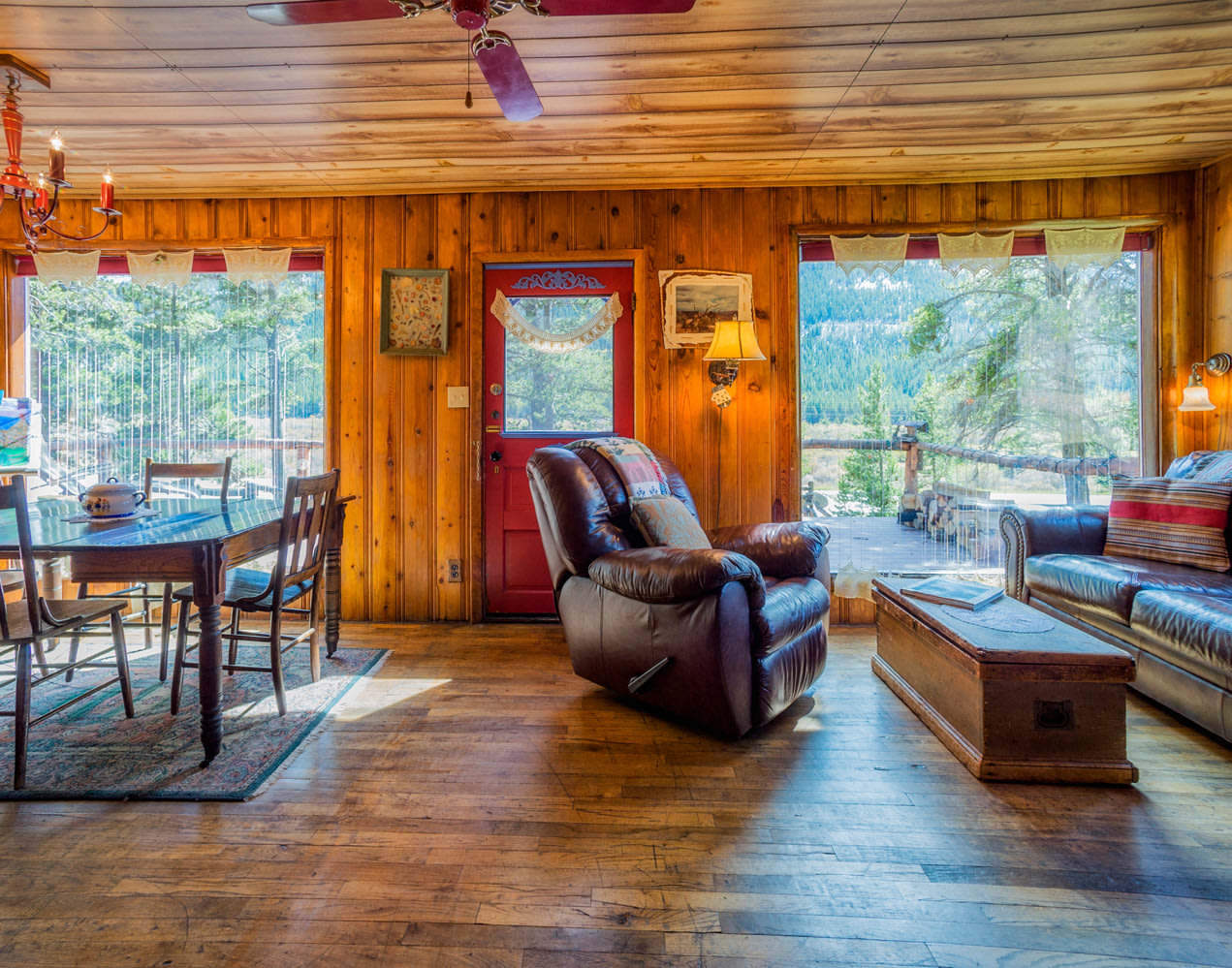 Buckeye's Cozy Romantic Cabins