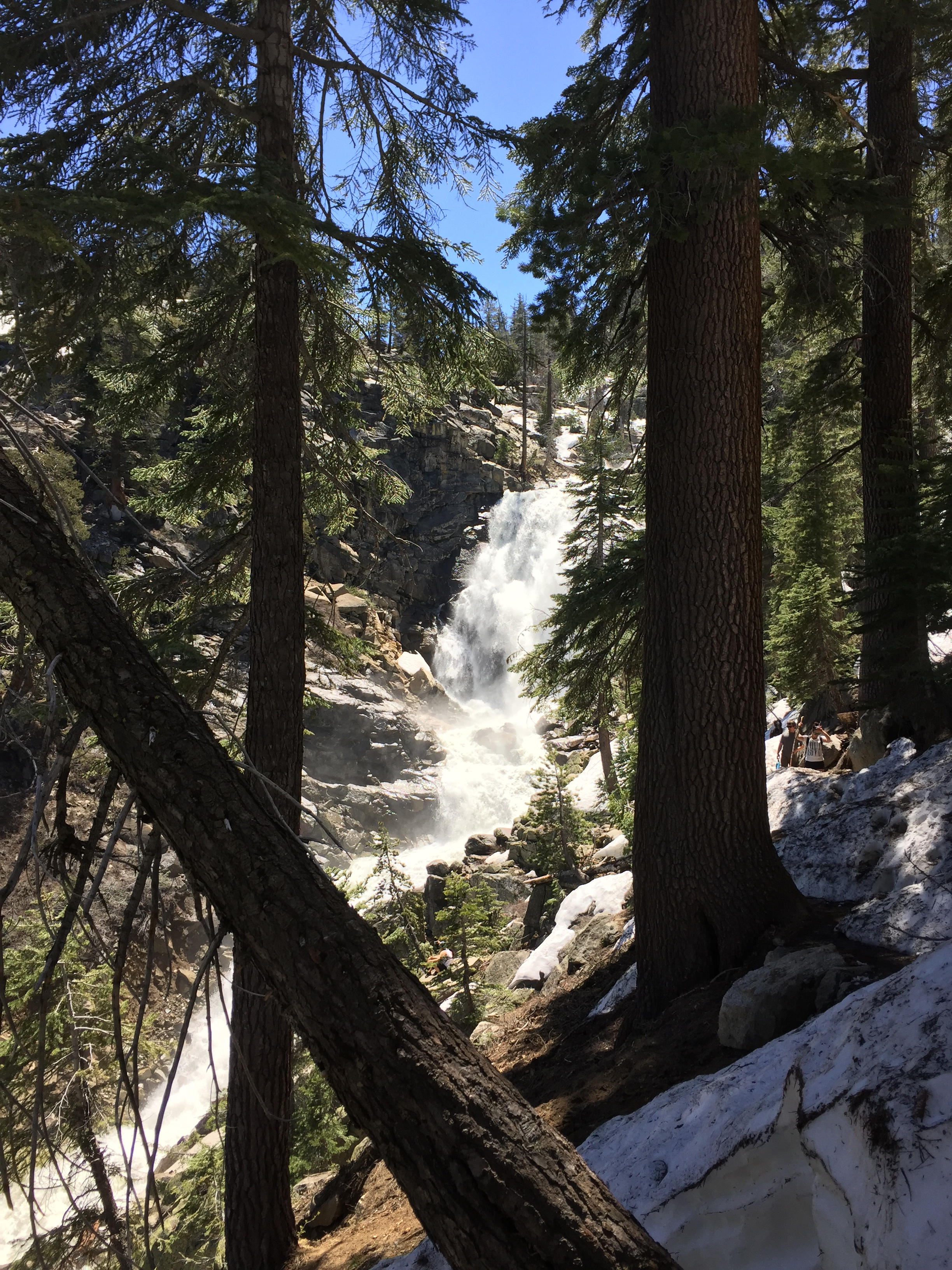 Beautiful hike to this amazing waterfall. 