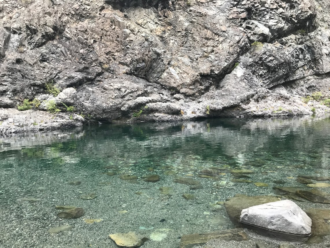 Swimming hole a short walk down to the day use area of the Panther Flat campground. Small beach but pristine waters. Come early for a spot in the sand. 