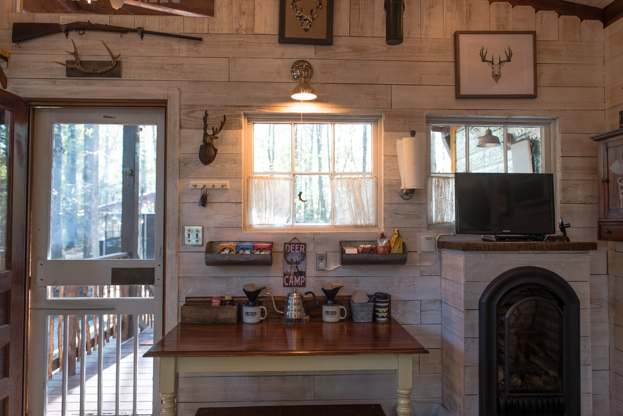 This cute little cabin has everything you'll need for a relaxing getaway.