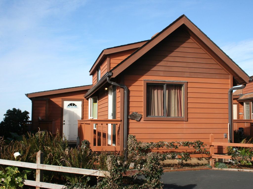 Parking spot and view of the front of the cabin 