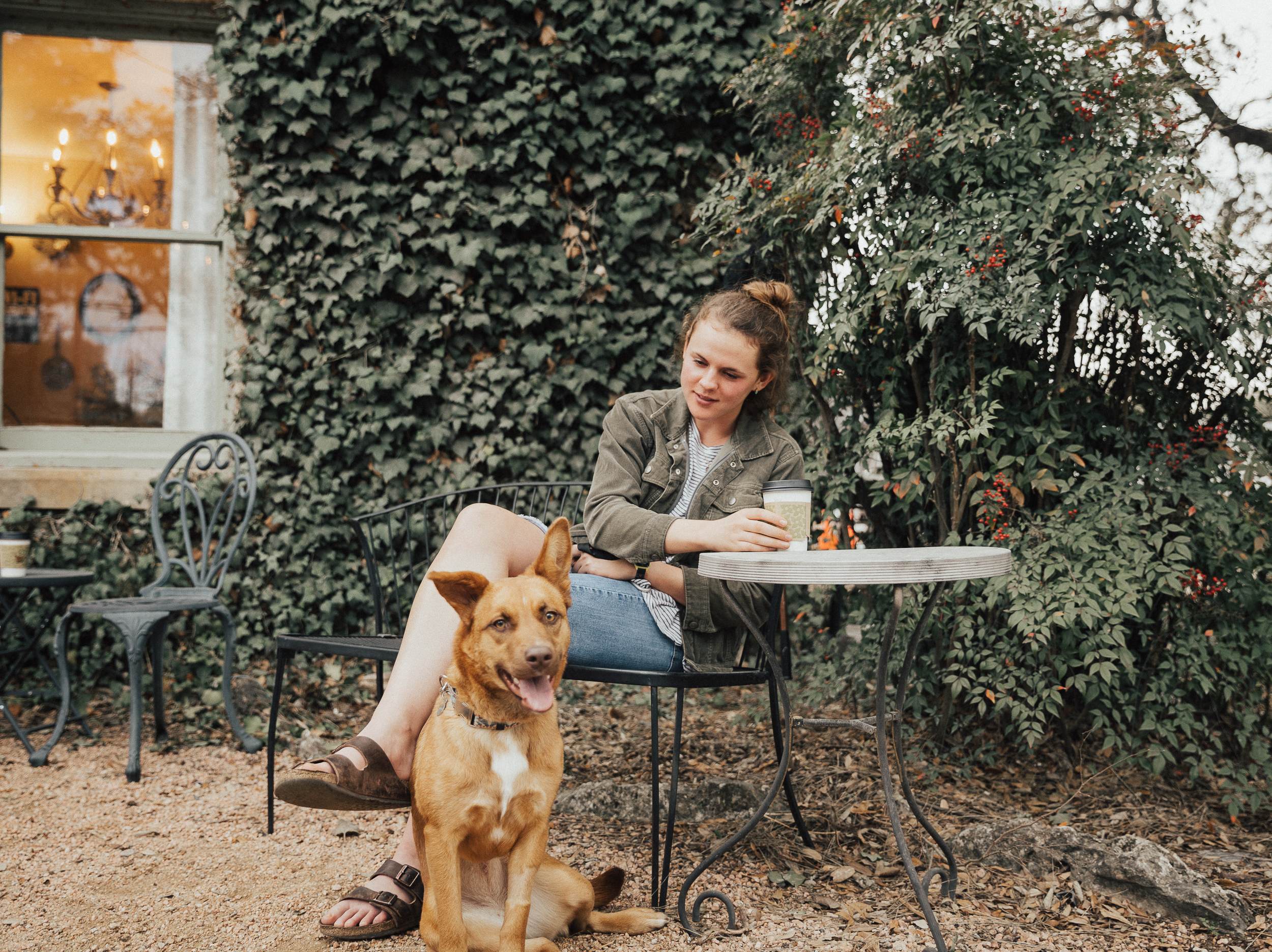 grabbing a post-supper cuppa at the Cracked Mug 
