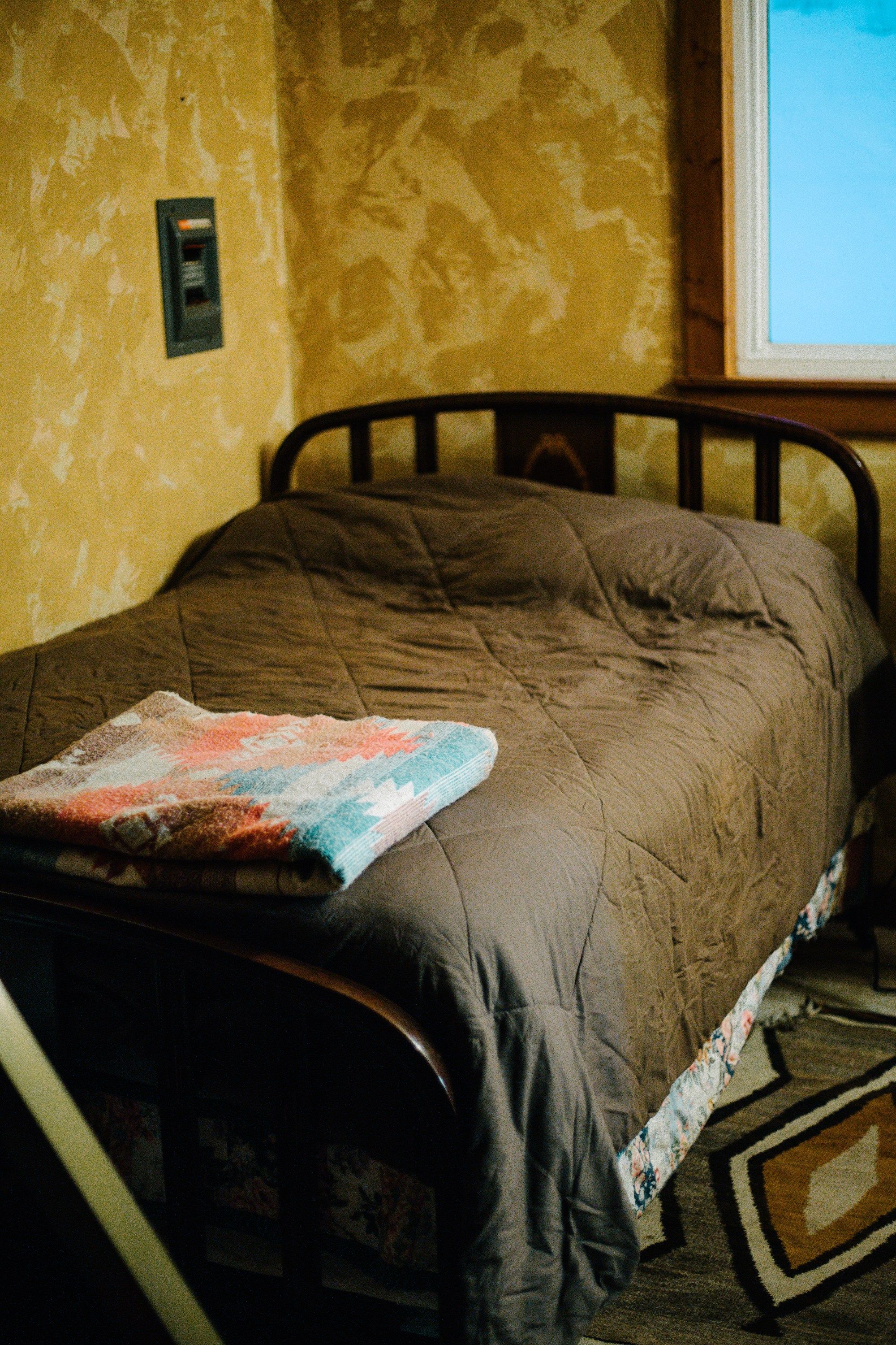 Sleeping arrangements include a very comfortable full bed and a bunkbed set!