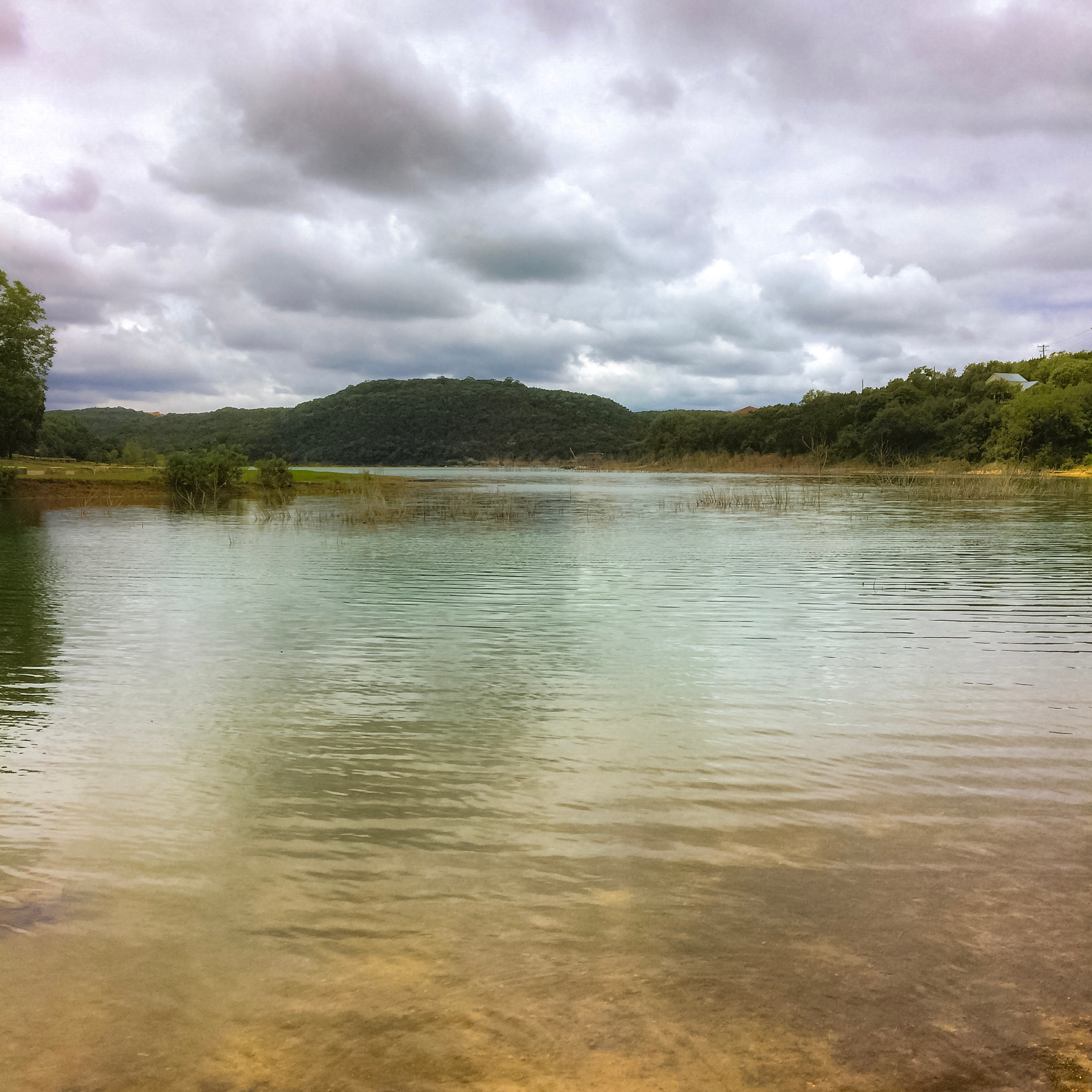 What a beautiful location on the lake! Great for fishing by the way. Don’t miss out on this Texas Gem 