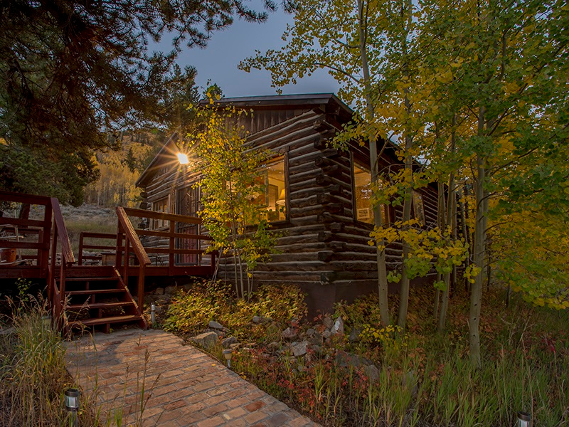 Buckeye's Cozy Romantic Cabins