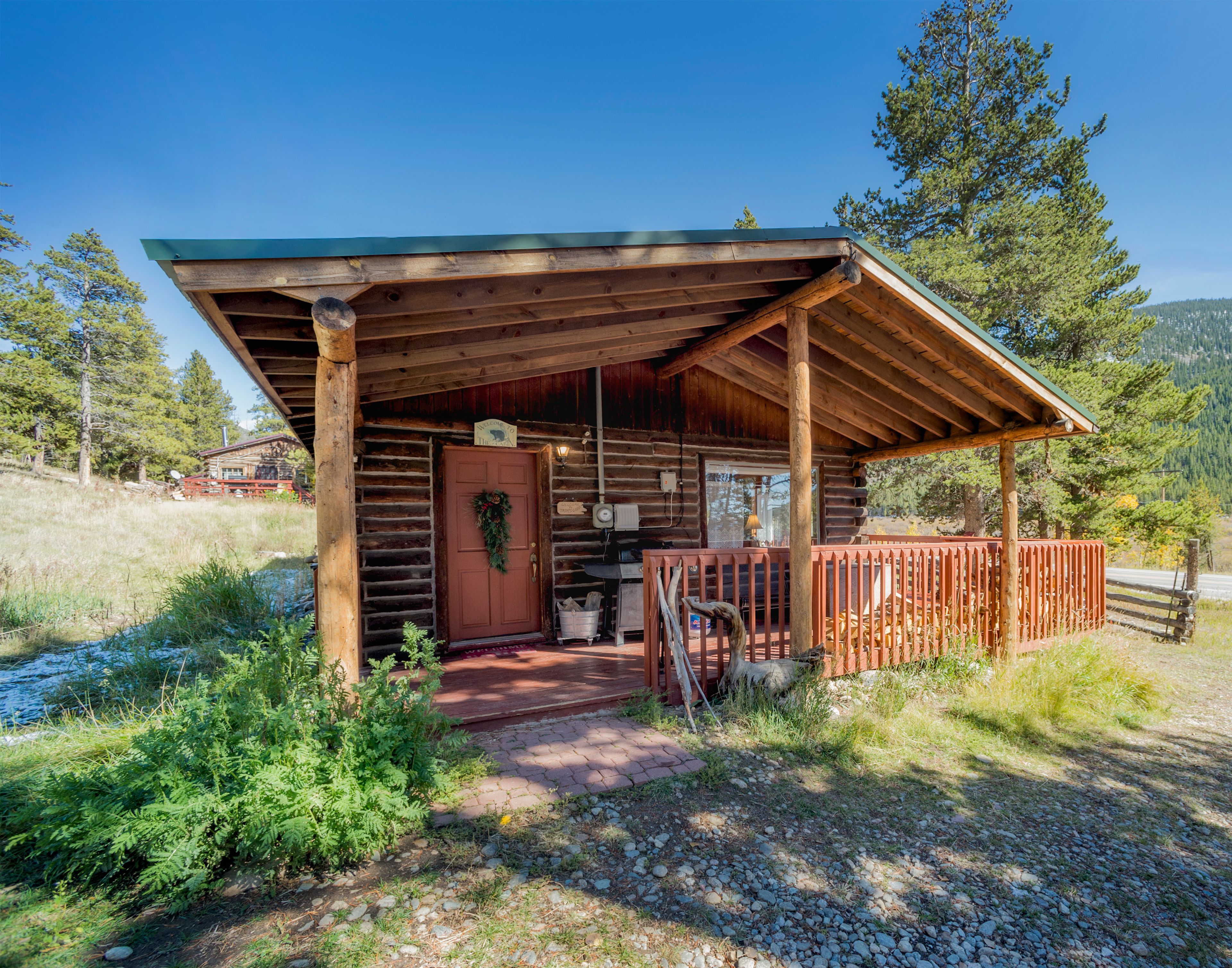 Buckeye's Cozy Romantic Cabins