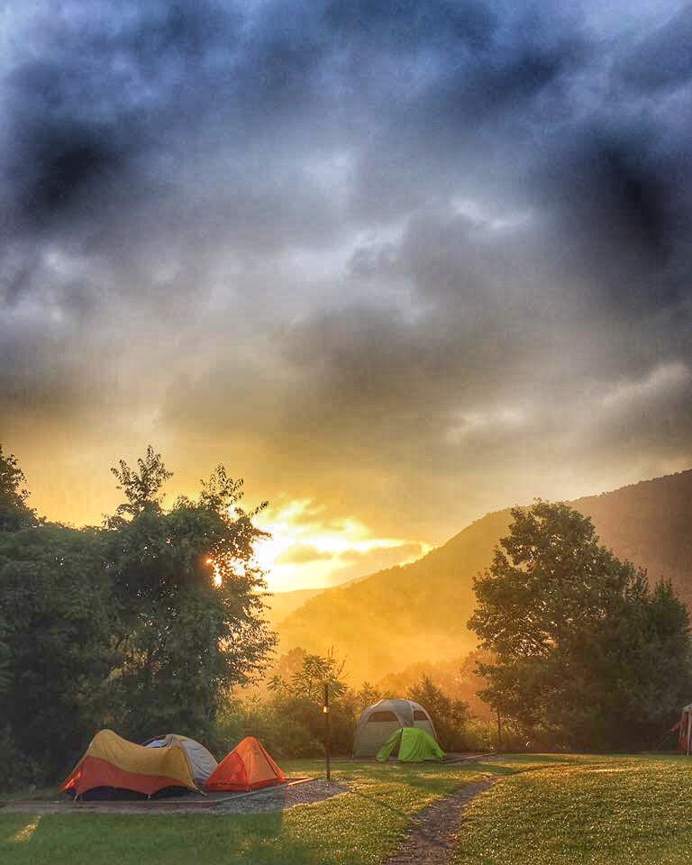 Waking up in a few covered tent and the glow from the  morning sun. The perfect way to start the day before roping up at Seneca. Finish that off with cold beer to celebrate projects sent, and you have a winner 