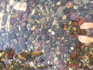 FREEZING water. tried to rinse off after a long day of hiking, definitely not safe to swim past where you can stand