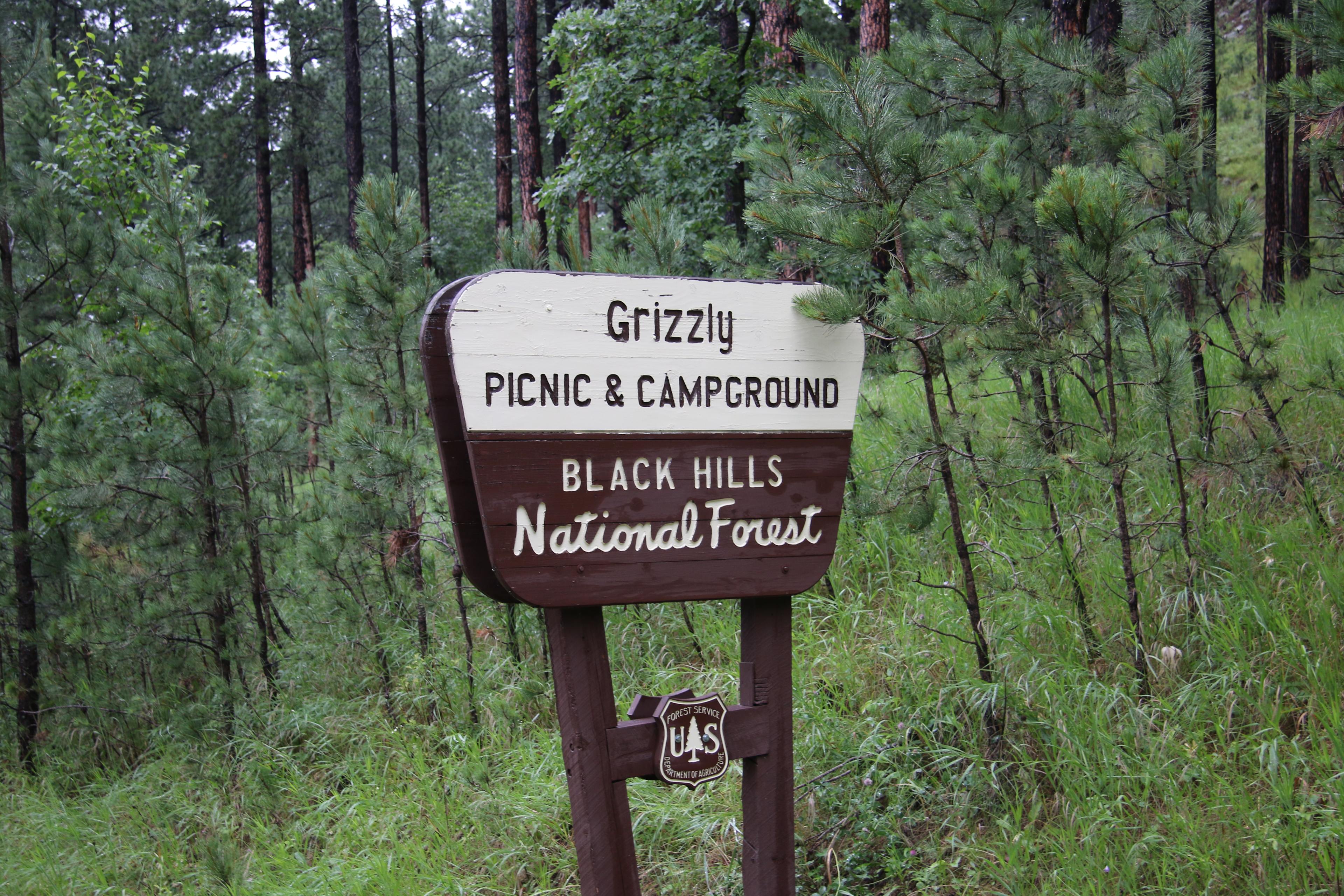 Grizzly Campground sign