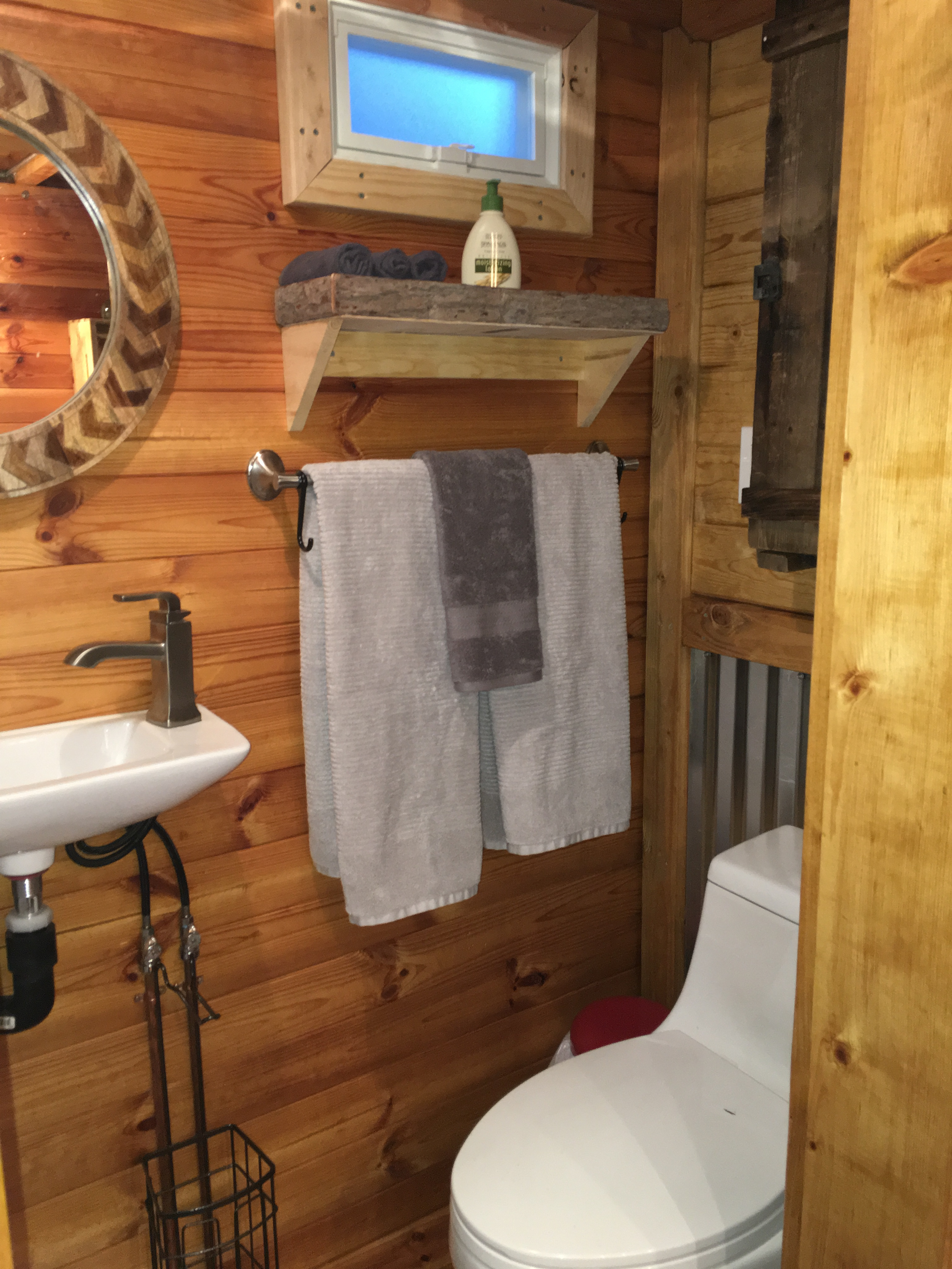 Ramona Wine Country Tiny Cabin