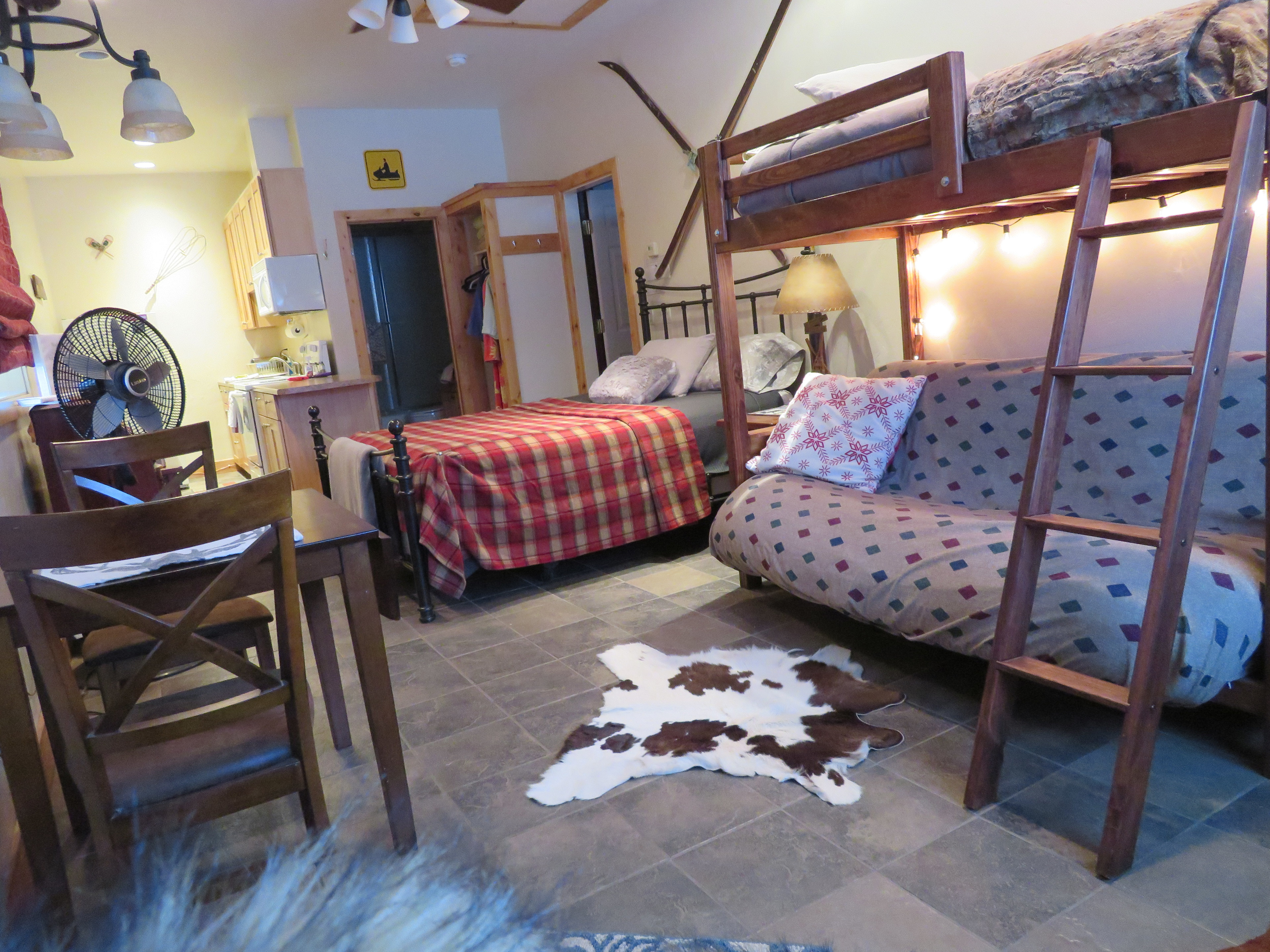 Copper peak optional bunkbeds or single over couch plus one queen bed